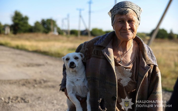 ‘White Angels’ Evacuate Three Elderly Residents From Novomykolaivka Community in Zaporizhzhia Region