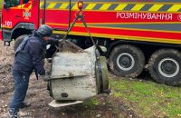 Kyiv Emergency Service Sappers Remove Iskander-M Debris Near Residential High-Rises