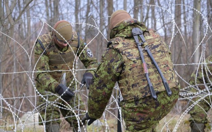 Estonia completes new sections of its border with Russia
