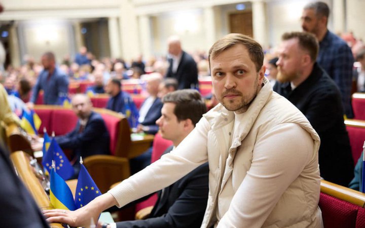 Ukrainian parliament backs early resignation of two Servant of the People MPs