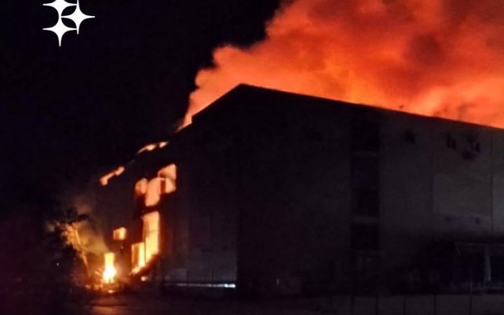 Russian Attack Destroys Pet Supplies Warehouse in Kyiv Region