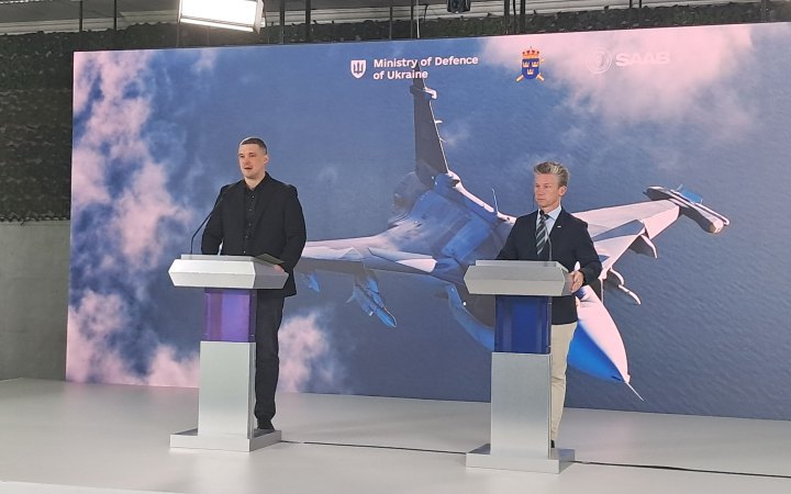 Swedish defence minister arrives in Kyiv: When Gripen aircrafts could arrive, how they could counter Russian glide bombs