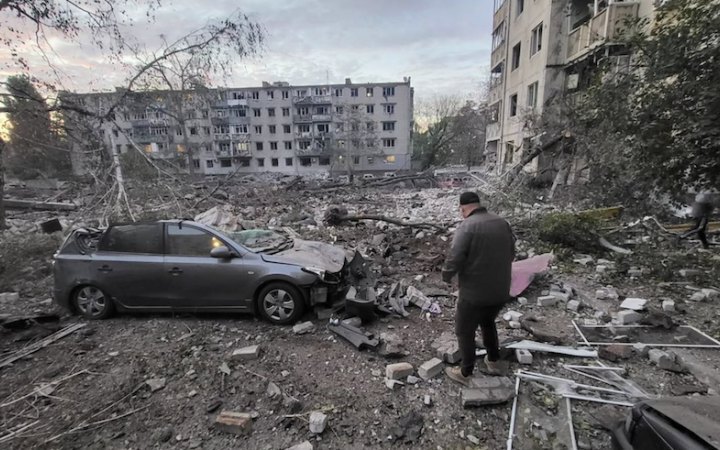 Crater in Residential Courtyards and Cars Smashed: Kremenchuk Neighbourhood Hit in Overnight Attack