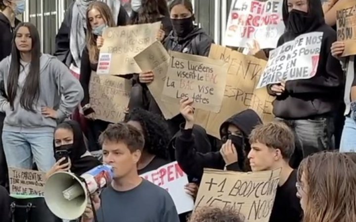 French School Protests Continue as Riots Leave More Than 300 Injured