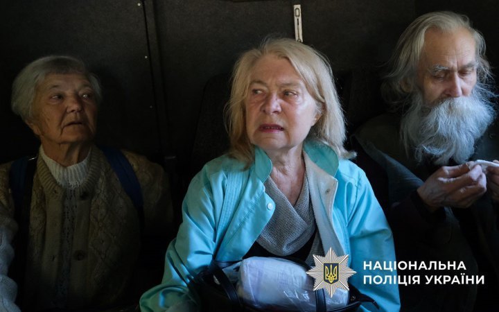 ‘White Angels’ Evacuate Residents of Kramatorsk Community During Guided Bomb Attack