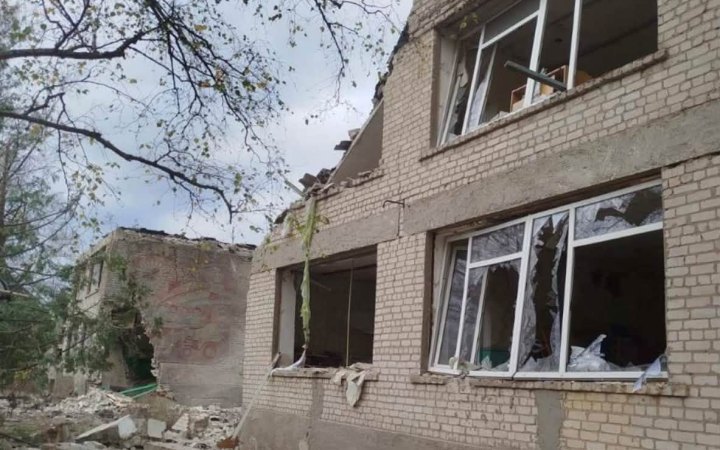 Russians Strike Minibus and Medical Facility in Kharkiv Region, Injuring Civilians