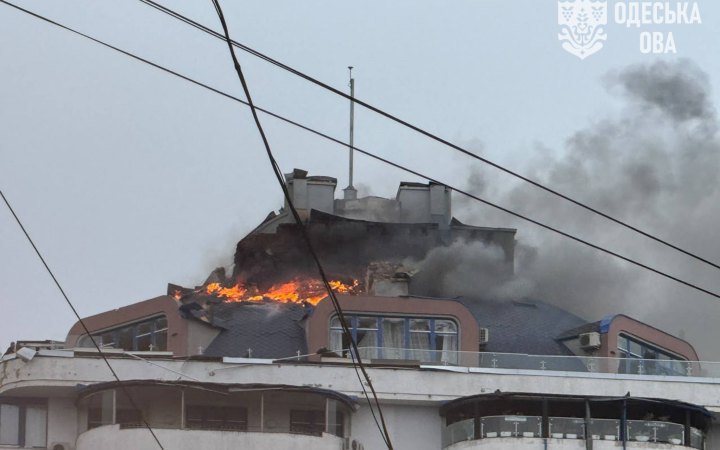 Russians Strike Residential Building in Odesa, Injuries Reported (Updated)