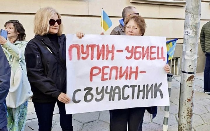 Activists in Bulgaria protest against concert by Russian violinist Vadim Repin