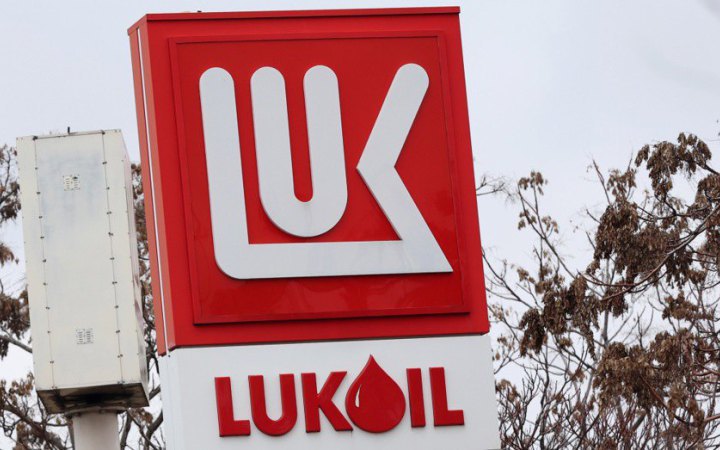 Two Major Oil Refining Facilities in Russia Halt Operations After Strikes