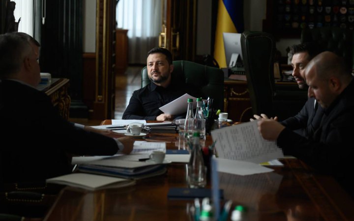 Zelensky Holds Talks With Negotiating Team Ahead of Meeting With US President’s Envoys