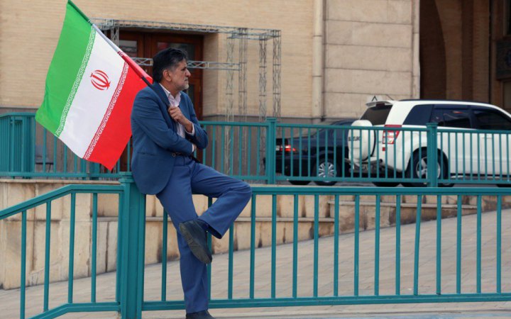 FT: Several Countries Begin Restricting Air Links With Iran After US Threats