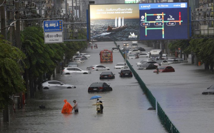 Media: 4,900 Evacuated in Bangkok Floods