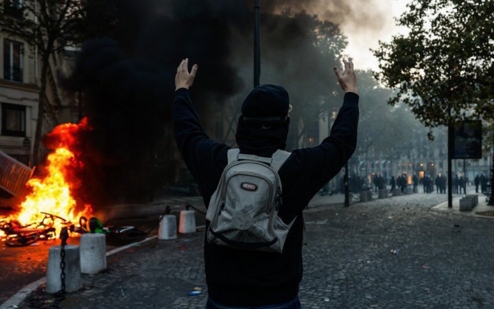 Trump Urges France to Close Borders to Migrants Amid Unrest