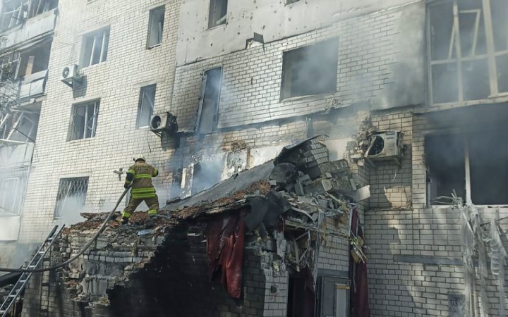Russia Strikes High-Rise Building in Chernihiv, Injuring 14 (Updated)