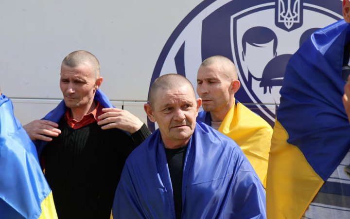 Ukraine Brings Home 103 Service Members From Russian Captivity