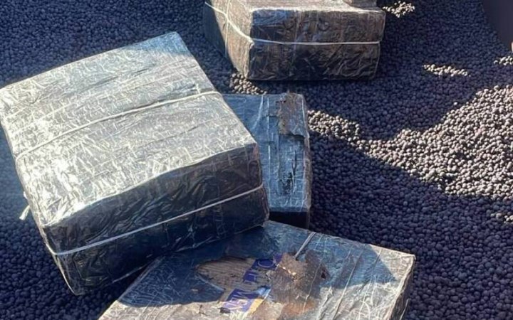 Border Guards Find 4,000 Packs of Smuggled Cigarettes on Freight Train to Slovakia