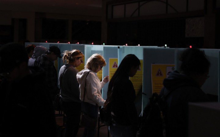 FT: US Supreme Court Allows Trump Administration to Check Voter Rolls Using Migrant Database