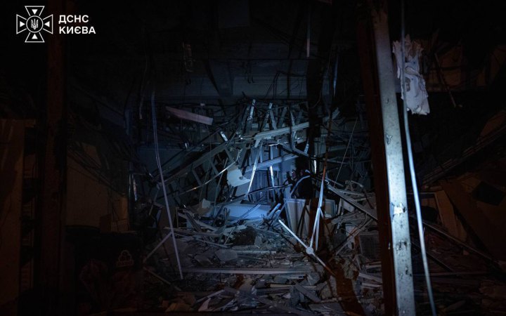 Russia Strikes Kyiv in Several Waves With Ballistic Missiles: Injured and One Killed, Metro Damaged (Updated)