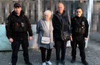 Police Evacuate Elderly Couple From Kherson Region