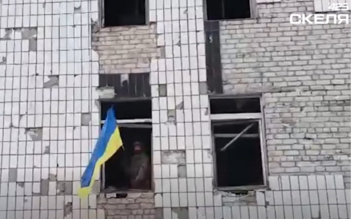 Ukrainian Forces clear central Kostyantynivka of Russian troops and raise national flag