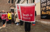 Baltic states’ pavilions hold solidarity march for Ukraine at Venice Biennale