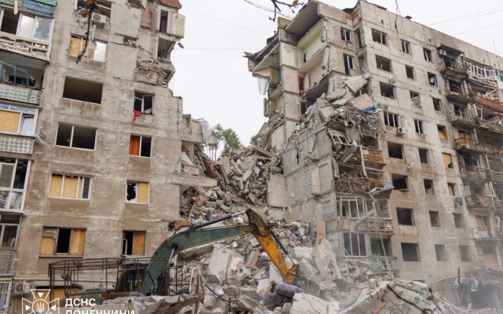 Four Injured After Russian Air Strikes Hit High-Rise Buildings in Kramatorsk