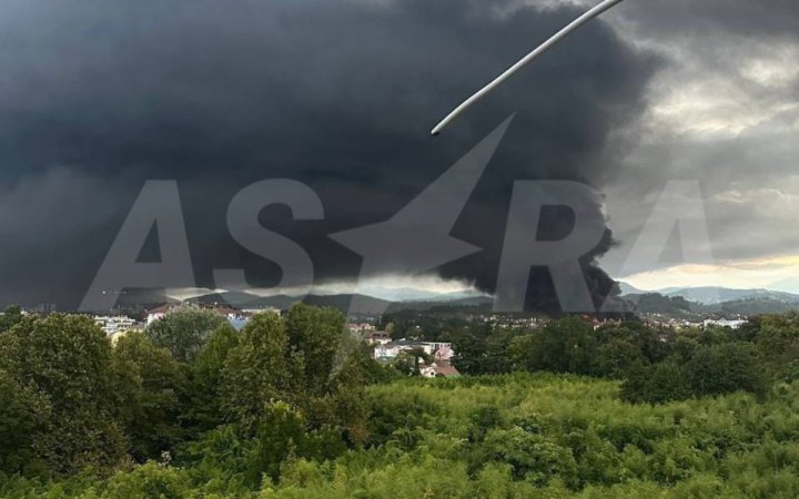 Oil Depot Ablaze in Sochi as Explosions Reported Near Air Defence Site