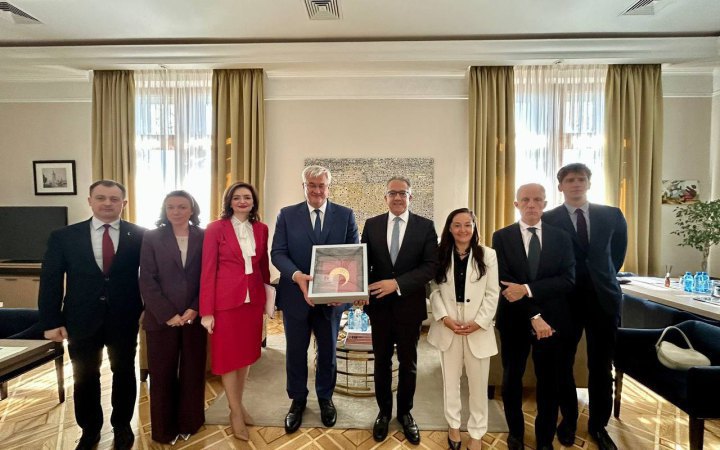 Sybiha meets UNESCO’s new chief in Kyiv