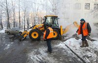 Азаров: на качественные дороги денег нет 