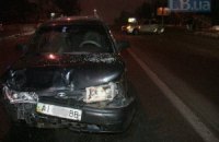 Пассажиры такси избили своего водителя за ДТП на Харьковском шоссе в Киеве