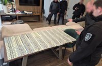 Колишню військову лікарку з Дніпра підозрюють у продажі фальшивих довідок для ухилянтів