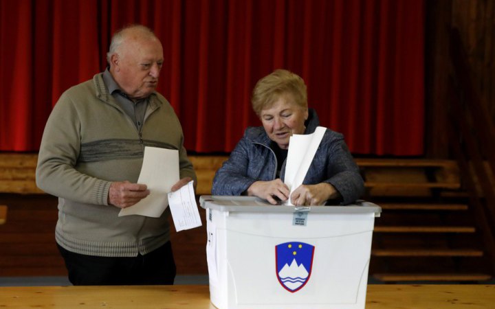 У Словенії тривають парламентські вибори: прем’єр Голоб змагається з протрампівським популістом