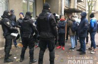 В Киеве задержали группу вооруженных парней в балаклавах