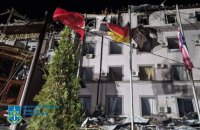 У готель в Кривому Розі перед ударом заселилися волонтери з Британії і США