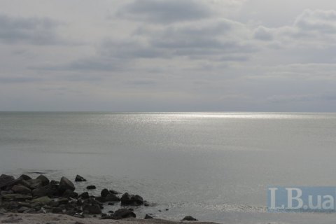 ​В Кирилловке троих детей на надувном матрасе унесло в открытое море
