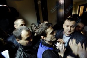 Нардепы от "УДАРа" и "Свободы" облегчили кошельки киевских бюджетников на несколько сот гривен