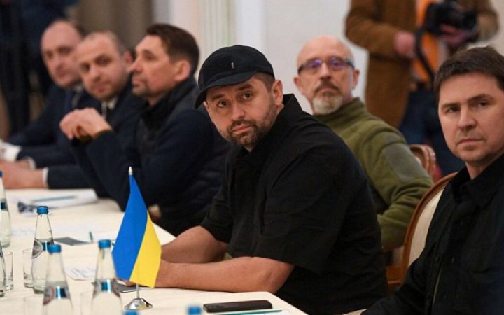 Українські переговорники підтримують контакт із російською стороною по телефону, – Арахамія