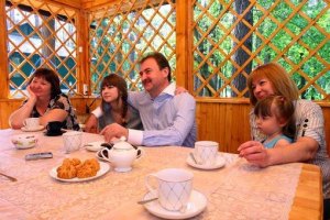 ​Секреты семьи Поповых: что глава КГГА дарит женщинам