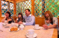 ​Секреты семьи Поповых: что глава КГГА дарит женщинам