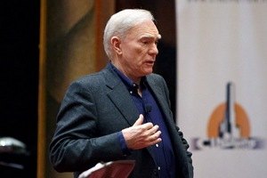 Роберт Маккі і Брюс Вілліс проводять конкурс для сценаристів-початківців