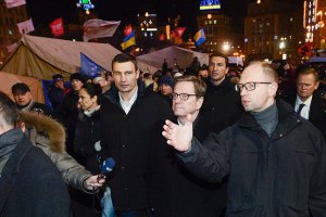 Кличко и Яценюк около часа ждут встречи с Януковичем