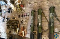 ​На Закарпатті знайшли схованку з великою кількістю вибухівки і гранат