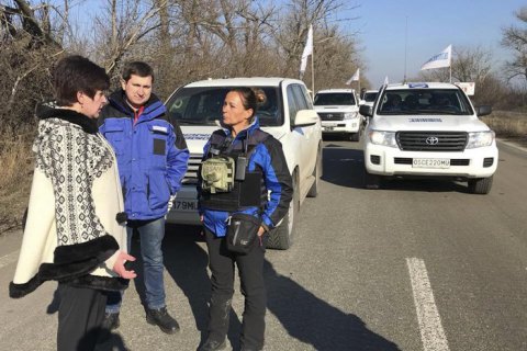 Бойовики ЛНР заборонили місцевим жителям спілкуватися з СММ ОБСЄ