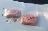 У Києві затримали "на гарячому" наркоторговця з партією психотропів на два мільйони