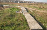 В Николаевской области вымостили дорогу плитами с именами погибших в ВОВ 