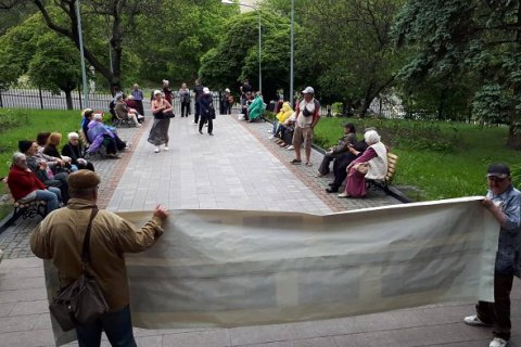 ​Здание ВККС второй день блокируют неизвестные активисты