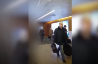 В сети появилось видео с Плотницким в московском аэропорту