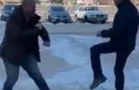 В Северодонецке помощник Богуцкой подрался с местным депутатом возле горсовета