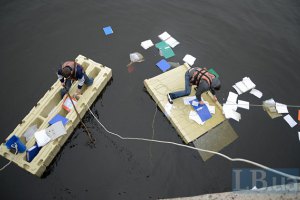 ГПУ вивозить документи з "Межигір'я"