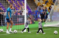Игроки "Реала" на тренировку перед финалом ЛЧ взяли своих сыновей